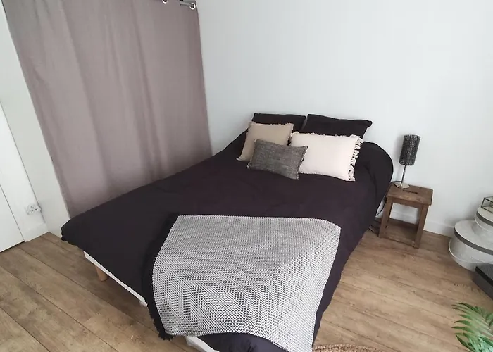 65m2 Proche Centre Ville, Parking Apartament