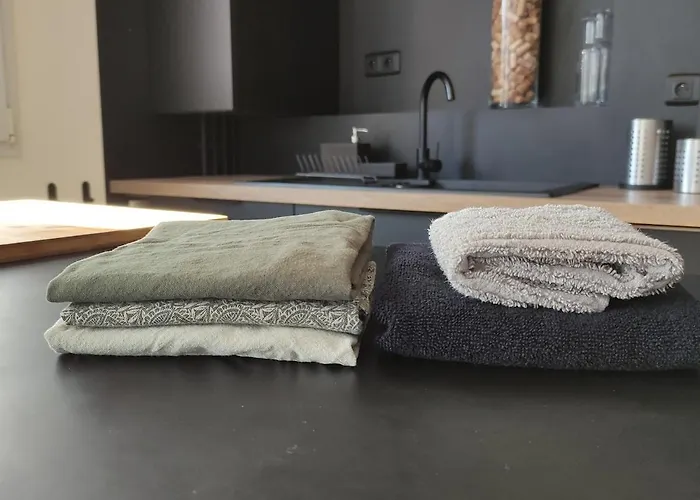 65m2 Proche Centre Ville, Parking Apartament *