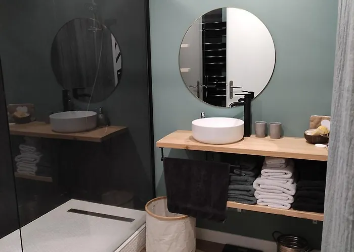 65m2 Proche Centre Ville, Parking Apartament